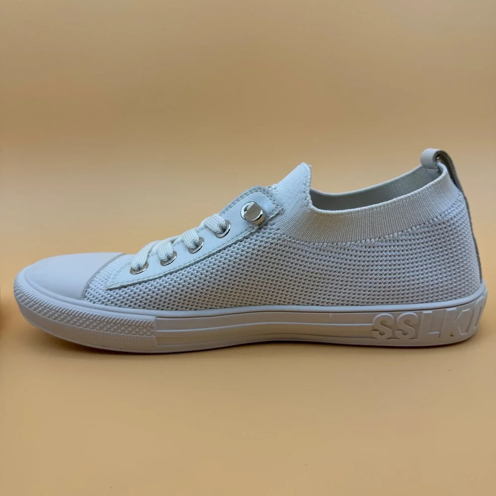 Simple Red Shan Mei White‎ Knit Slip On Women's Sneakers Size US 8 Casual Shoe